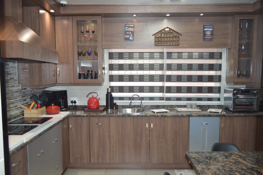 6 Bedroom Property for Sale in Doringkruin North West